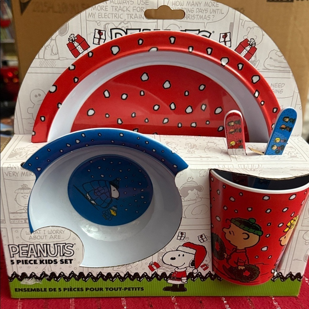 Peanuts 5 Piece Kids Dinnerware Set New in box